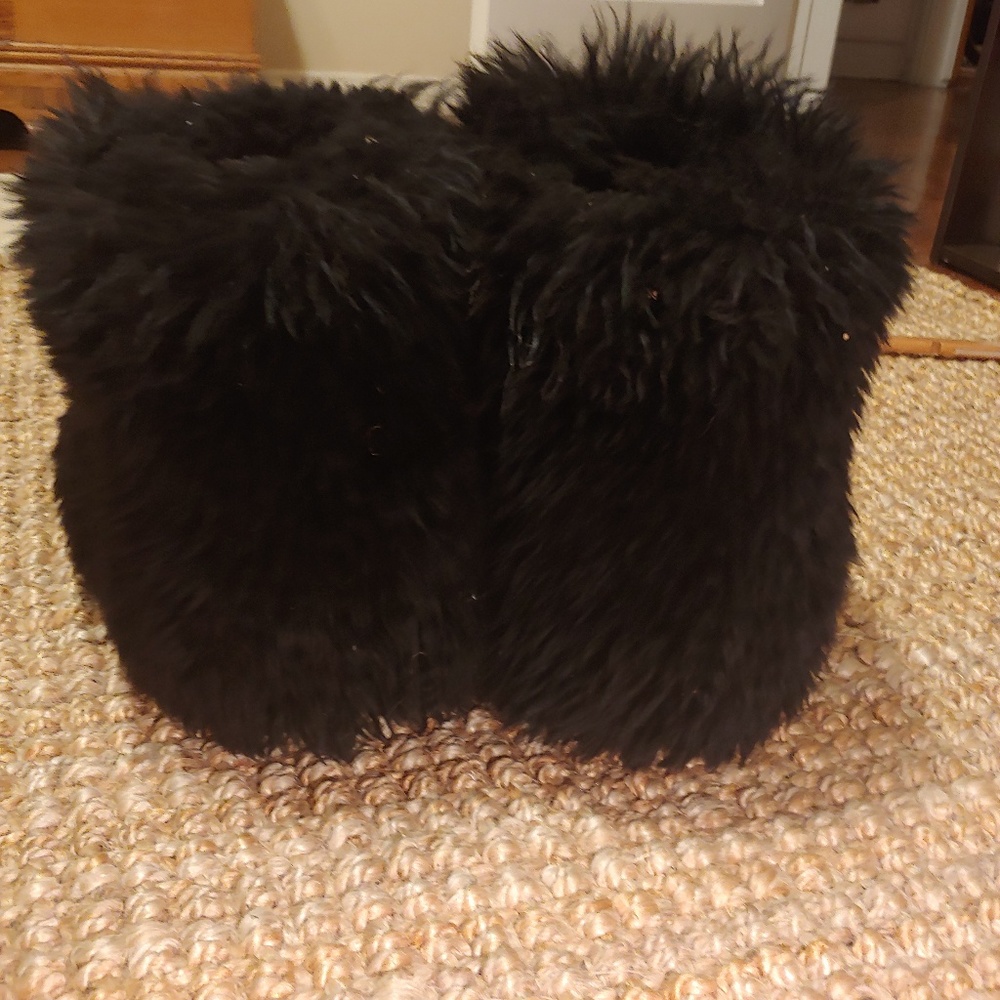 Furry boots - Picture 2 of 3
